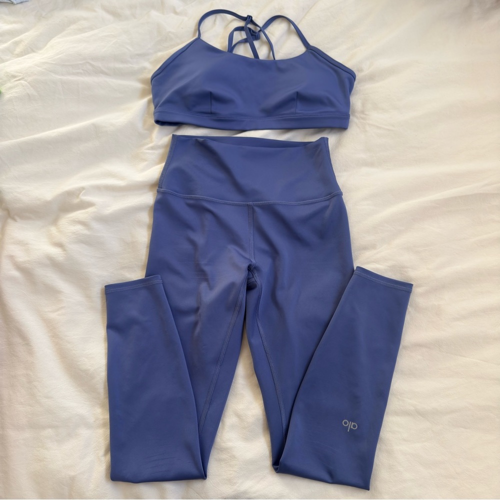 Alo Yoga Airlift Set in Infinity Blue